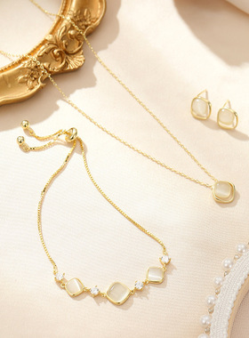 原创几何菱形猫眼石项链女韩版ins风14K金色小香风级感锁骨链饰品