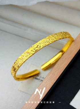 小红书轻奢设计感碎碎冰手镯女士感百搭素圈爆闪开口镯子