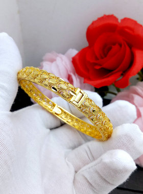 新款凤尾鳞片卡扣开口手镯镂空越南沙金轻奢手镯黄色网红凤羽手镯