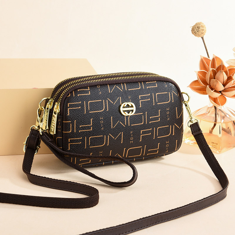 女士2022新款中年百搭斜挎妈妈包 公主情缘女士包袋