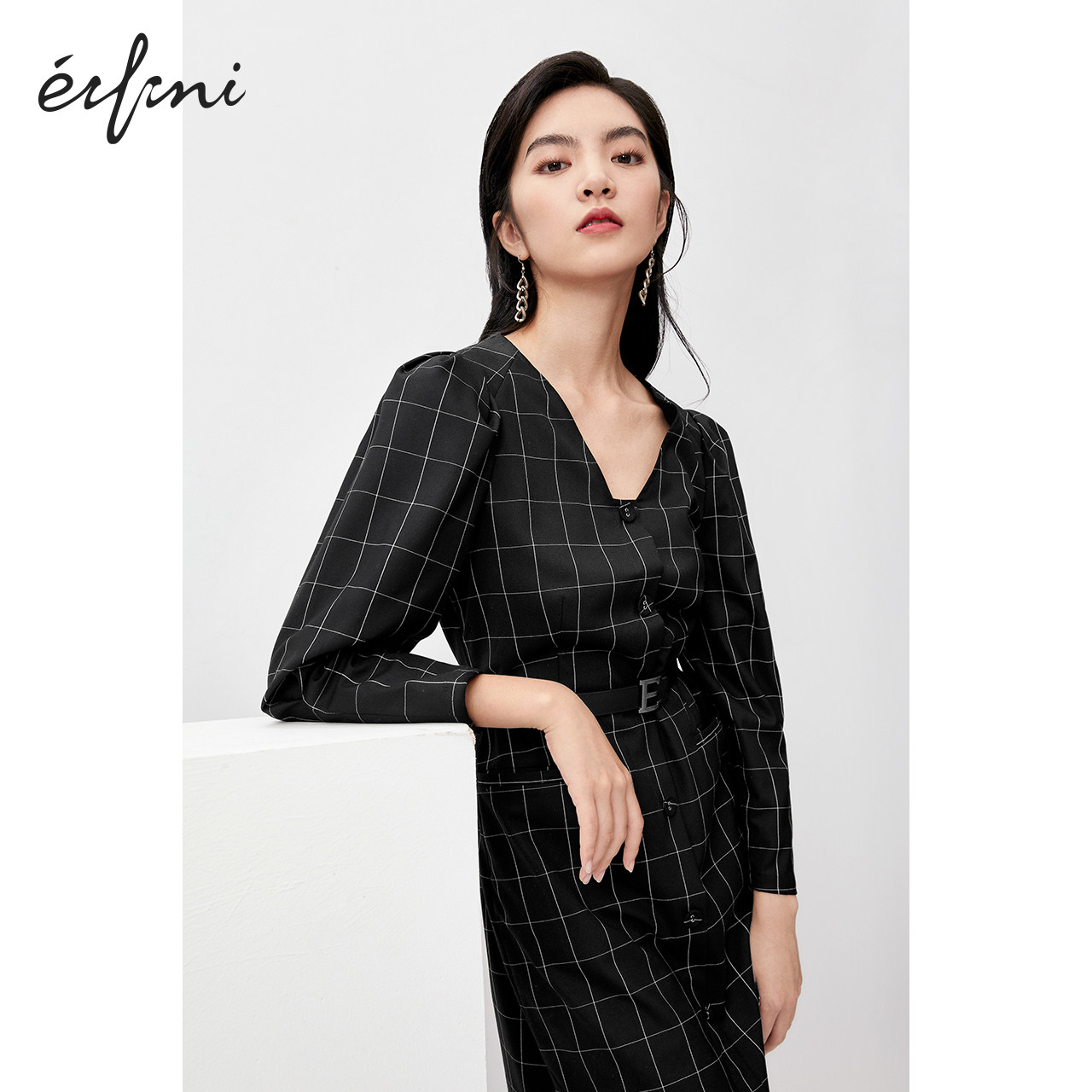 伊芙丽减龄显瘦2020新款v领连衣裙 伊芙丽旗舰连衣裙