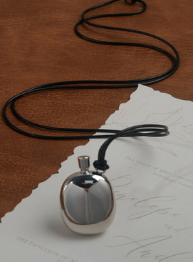 Moment 水壶酒壶吊坠黑绳挂绳长款毛衣链项链饰品女秋冬2025新款