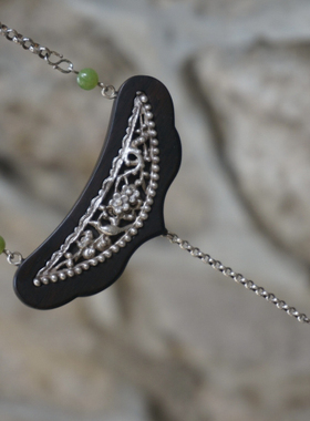 云起设计。清代喜上眉梢喜鹊梅花老银玉石黑檀木原创新中式项链