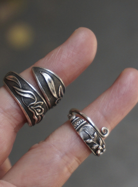 云起收藏。清代花卉精工厚实双尖卷须单尖老银戒指卷戒