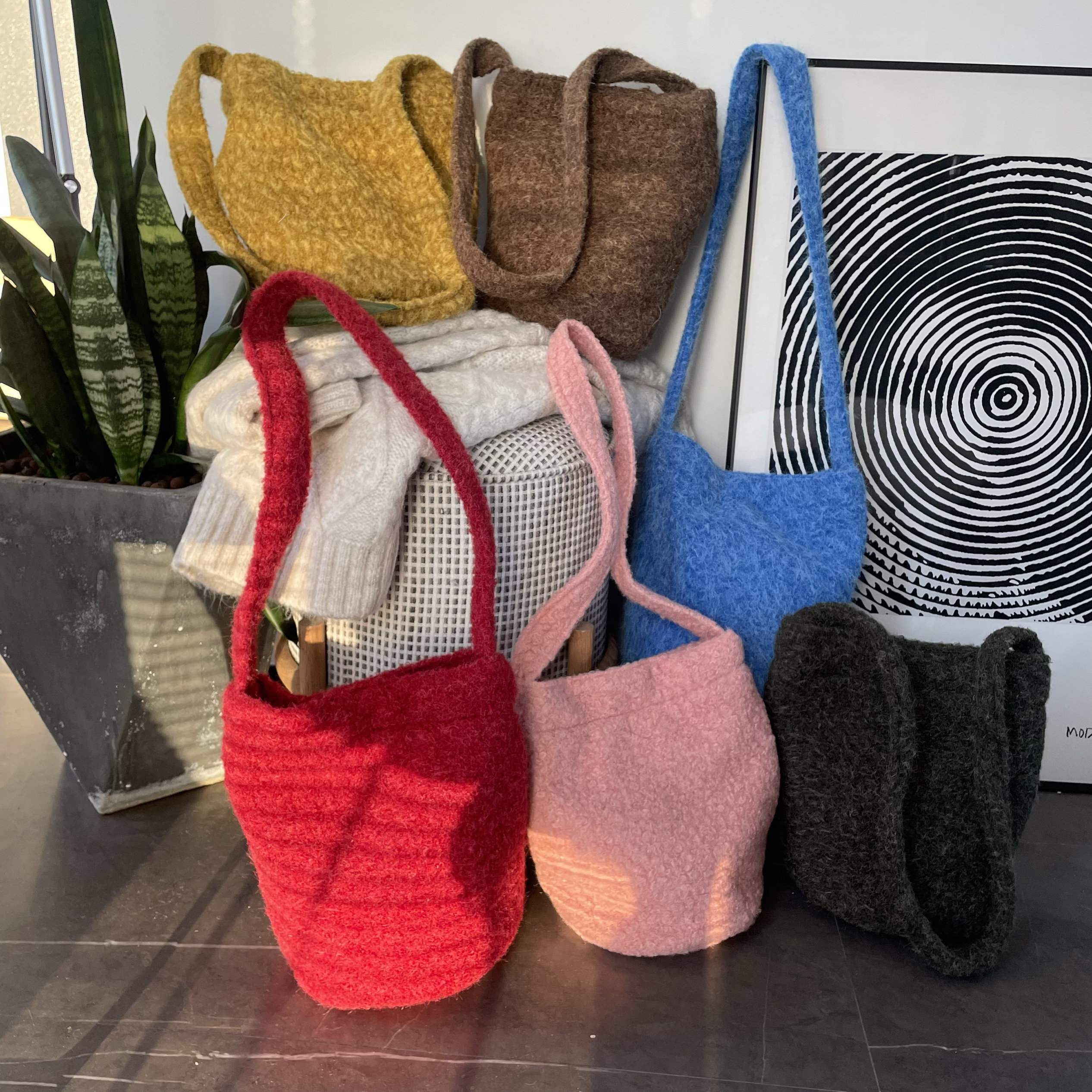 2024冬新款森系纯色软糯毛绒呢水桶包单肩斜挎包百搭彩色布包文艺,淘宝优惠券,粉丝福利购,淘宝优惠卷