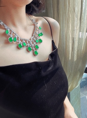 天然冰透起光蛋面绿玉髓吊坠项链时尚女款晚装链饰品水晶婚宴礼服