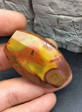 纯天然战国红玛瑙象形饰品背云