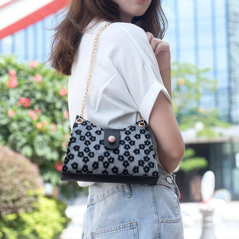 外贸女包2022夏季韩版绣线花朵透明磁扣腋下包单肩手提简约手机包,淘宝优惠券,粉丝福利购,淘宝优惠卷