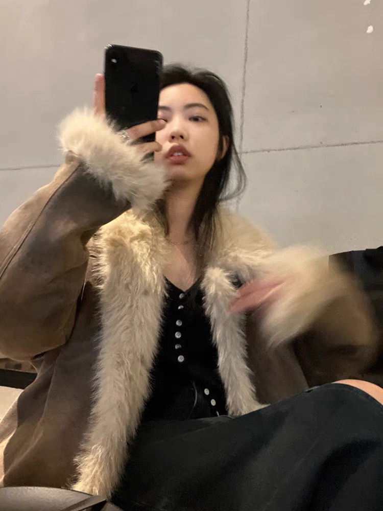 印花麂皮棕色皮毛一体机车服夹克毛毛外套女2023冬季新款皮草大衣 - 图0