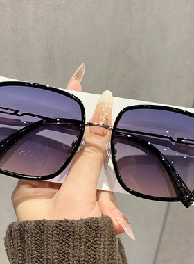 墨镜女款2025新款潮流近视高级感防紫外线开车专用方框太阳镜大框