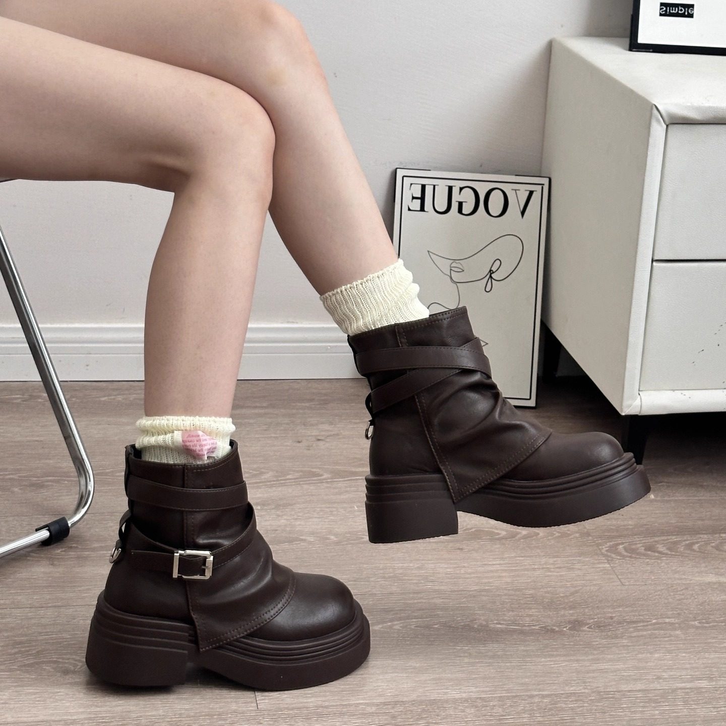 黑色英伦风皮带扣厚底马丁靴女2025秋冬新款复古百搭增高显瘦短靴,淘宝优惠券,粉丝福利购,淘宝优惠卷