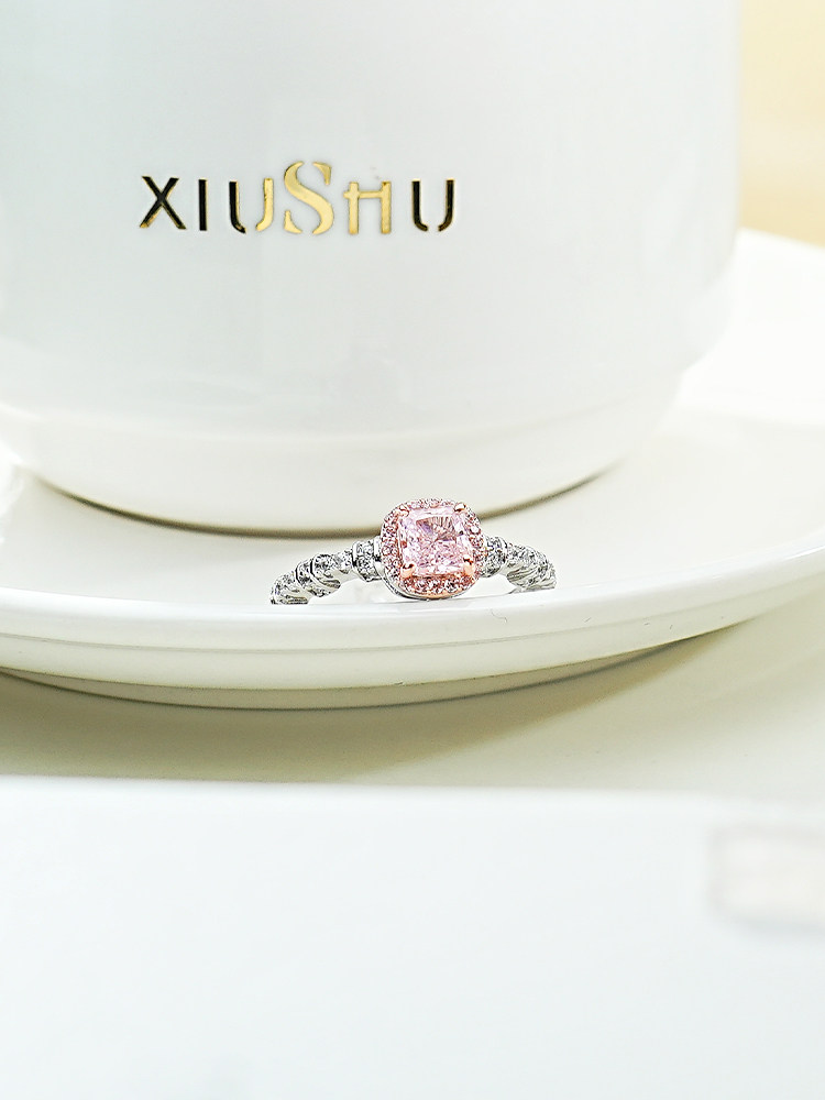 Slightly sweet and romantic artificial cherry blossom pink diamond ring