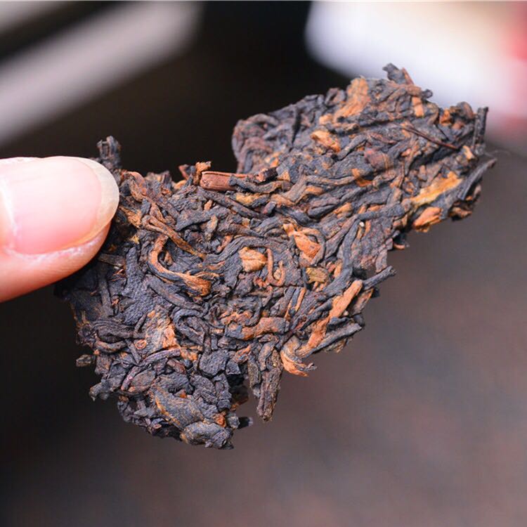 2009年宫廷普洱茶熟茶 古树金芽 云南勐海七子饼茶 357克熟茶饼 - 图3