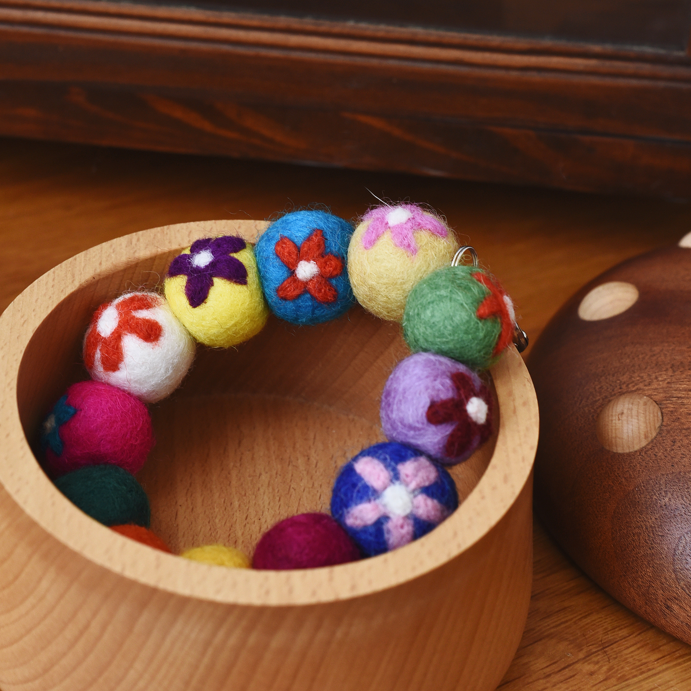 个性创意潮小花手环式挂件彩色包挂手机手工羊毛毡挂饰尼泊尔进口 - 图3