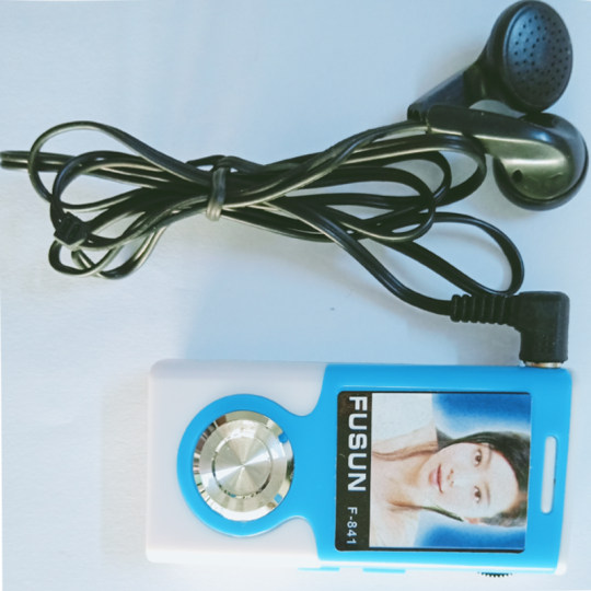 Fusheng 841 old-fashioned single-band FM radio uses two AA batteries to automatically search for channels