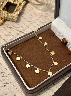 简约四叶草小花项链女轻奢小众设计高光泽钛钢百搭精致锁骨链