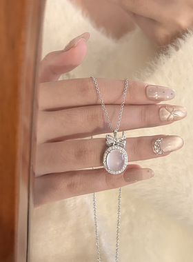 新中式甜美镶钻蝴蝶结仿玉髓项链女钛钢小众设计简约感锁骨链