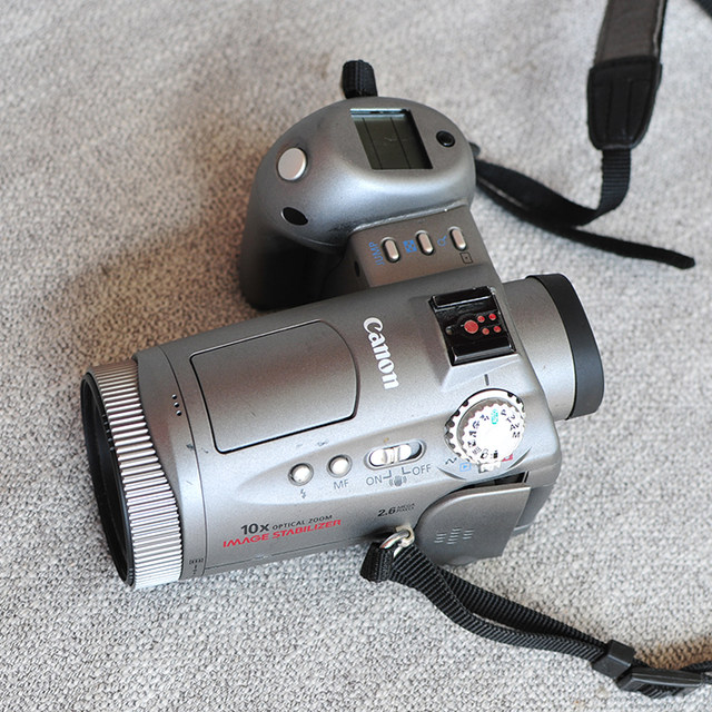 Canon pro90isccd digital camera retro student