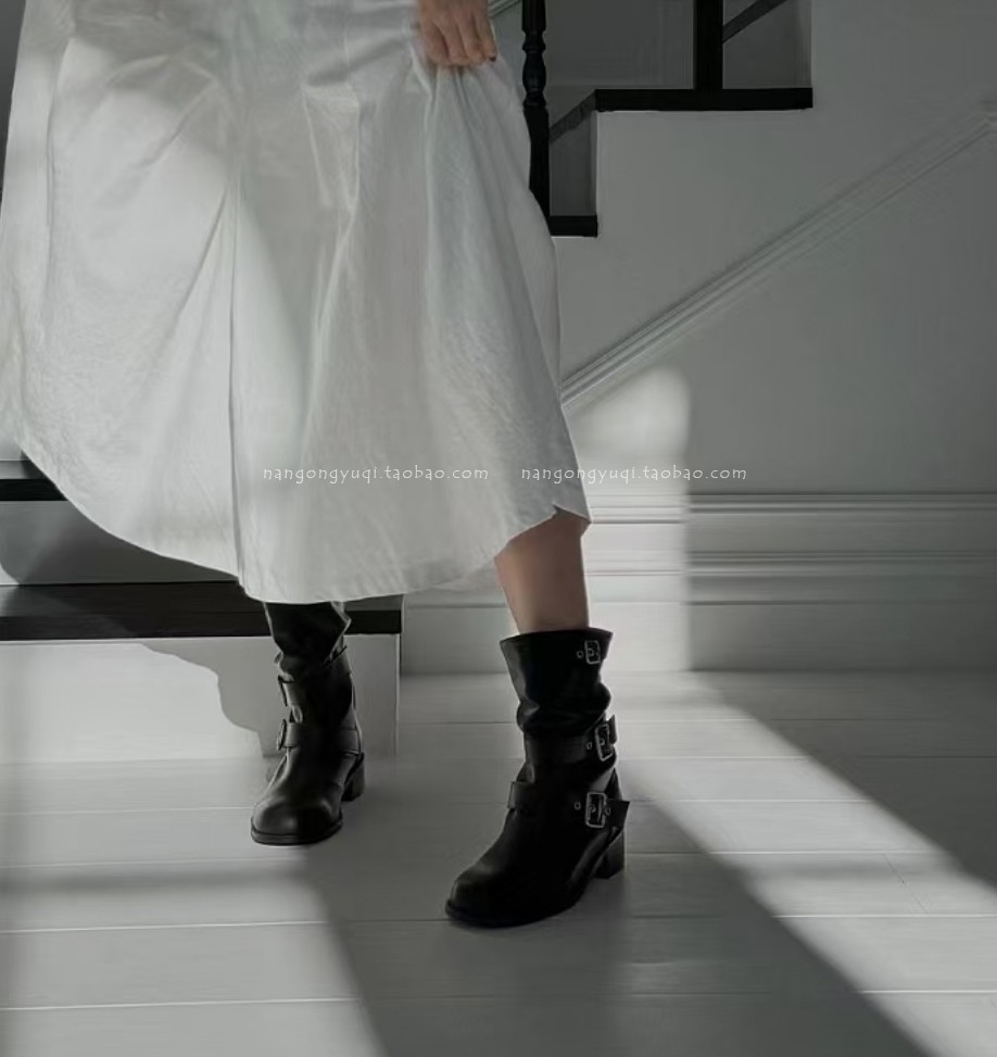 现韩国东大门女鞋24秋新chic休闲软面皮带扣松弛感套筒低跟中筒靴,淘宝优惠券,粉丝福利购,淘宝优惠卷