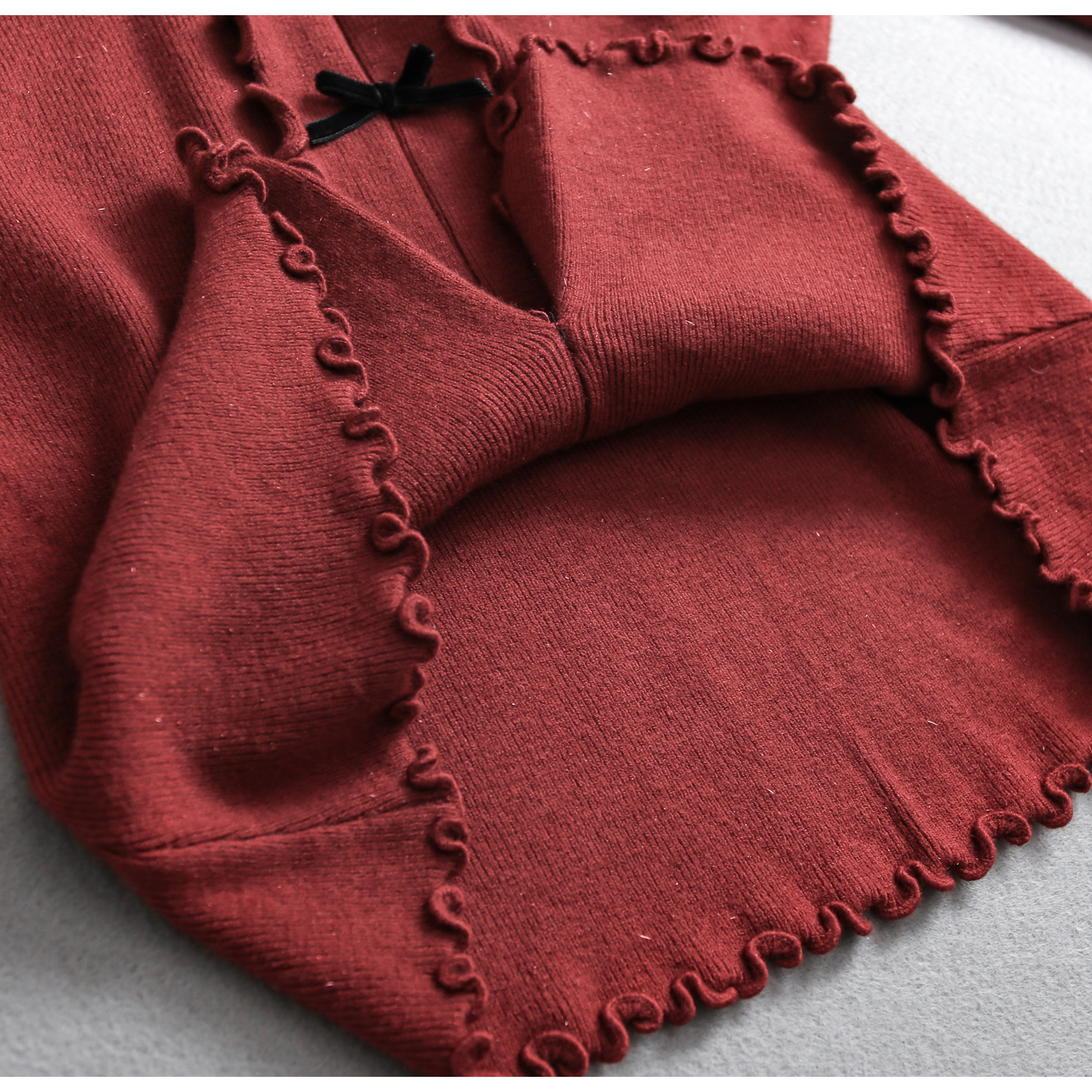 甜美蝴蝶结木耳边V领弹力修身2025秋季新款长袖减龄女针织衫B536 - 图2