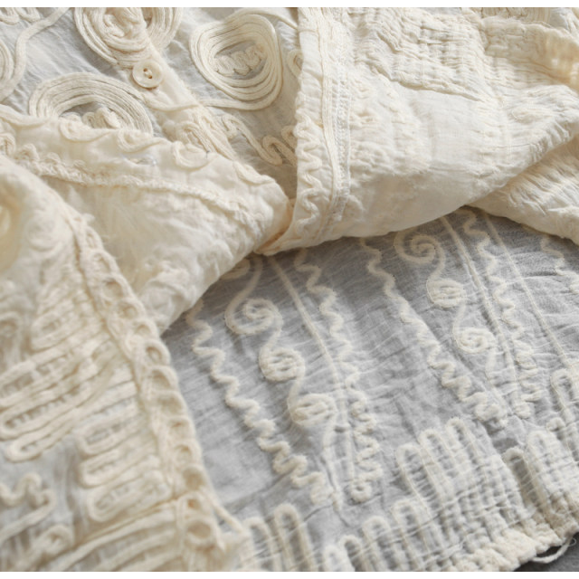 White heavy embroidery loose slimming stand collar blouse