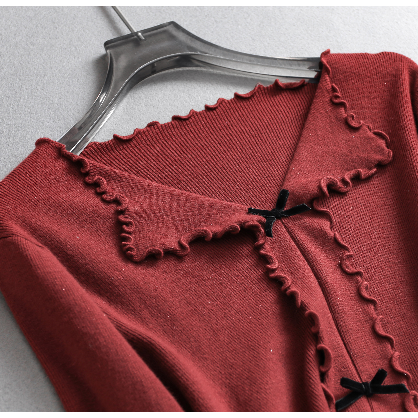 甜美蝴蝶结木耳边V领弹力修身2025秋季新款长袖减龄女针织衫B536 - 图1