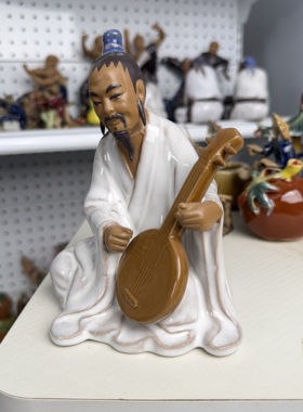 陶瓷16厘米高抚琴而歌摆件