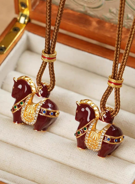 2026新款马上有钱中式红吊坠小众高级感生肖本命年项链毛衣链女