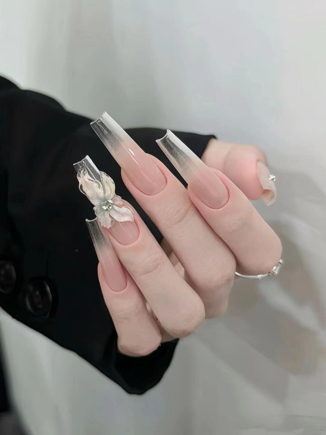 【盛开】2025新长款穿戴甲冰透裸色显白高级渐变手工雕花立体美甲 - 图1