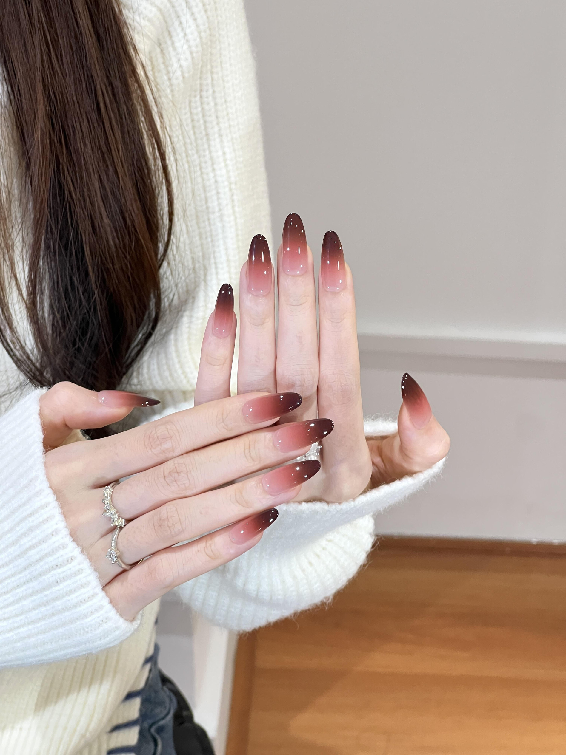 红黑渐变2025新款秋冬手工穿戴甲中长款美甲显白气质渐变红色淑女,淘宝优惠券,粉丝福利购,淘宝优惠卷