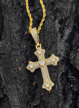 潮牌镶钻奢华十字架吊坠项链男