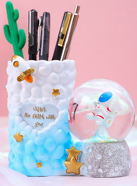 宇航员笔筒收纳桌面装饰冲天火箭