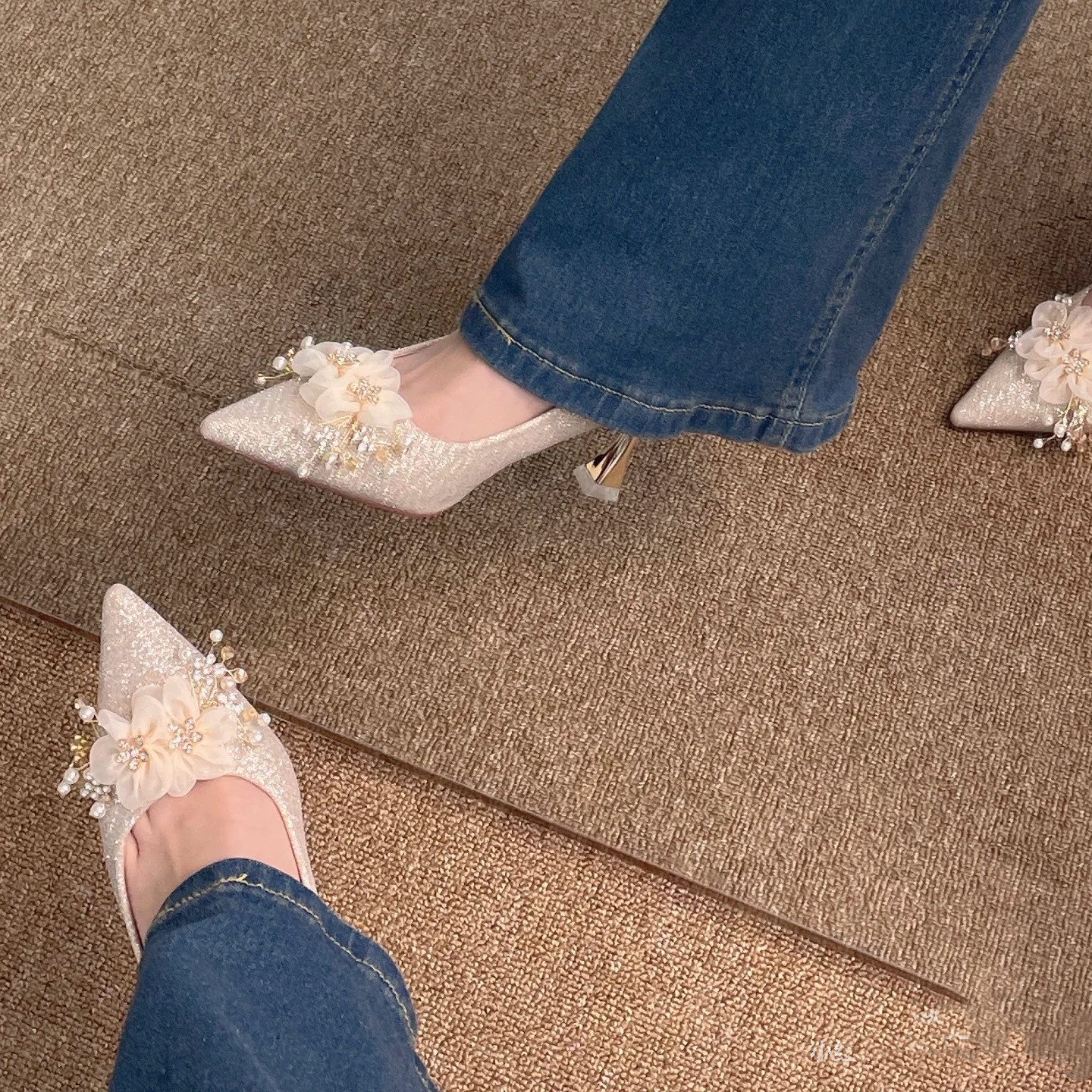 法式水钻花朵高跟鞋女2025新款尖头细跟日常可穿单鞋秀禾婚纱婚鞋,淘宝优惠券,粉丝福利购,淘宝优惠卷