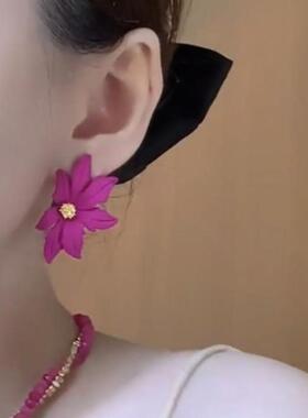 玫红花朵夸张大耳钉港风高级感