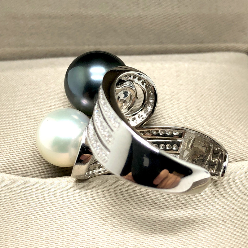 Tahitian high light near flawless pearl ring black and white