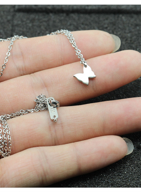 批 发洗不掉色小蝴蝶项链女轻奢小众高级感锁骨链款气质百搭颈链