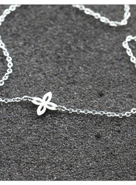 批 发洗不掉色钛钢四叶草花项链女轻奢小众高级感颈链配饰锁骨链