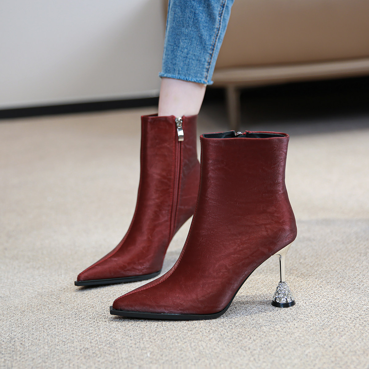 米色短靴女2025春秋新款时装靴高跟瘦瘦靴皮面尖头水钻酒杯跟百搭,淘宝优惠券,粉丝福利购,淘宝优惠卷