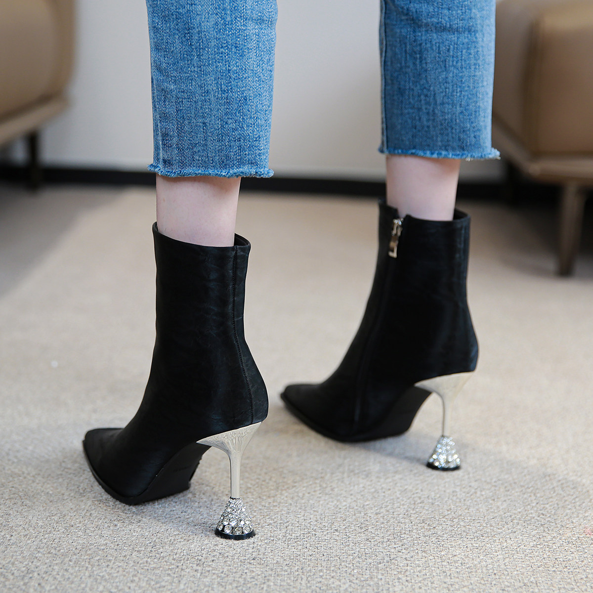 米色短靴女2025春秋新款时装靴高跟瘦瘦靴皮面尖头水钻酒杯跟百搭,淘宝优惠券,粉丝福利购,淘宝优惠卷