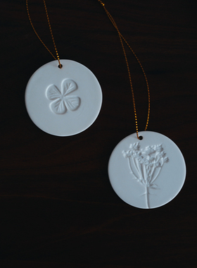 出口德国高温浮雕花卉陶瓷小挂件