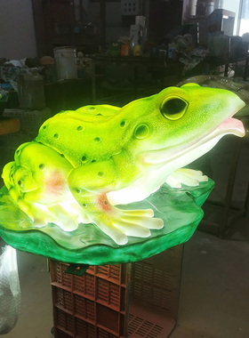 发光庭院青蛙玻璃钢喷水雕塑摆件