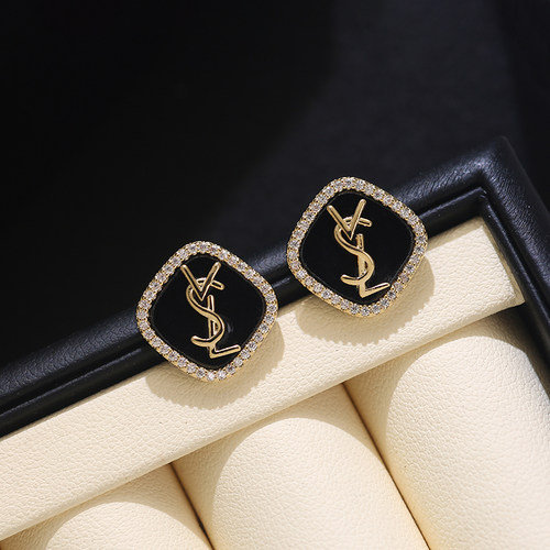 红色菱形字母小香风耳钉轻奢高级感气质大气复古耳环秋冬女士耳饰 - 图0