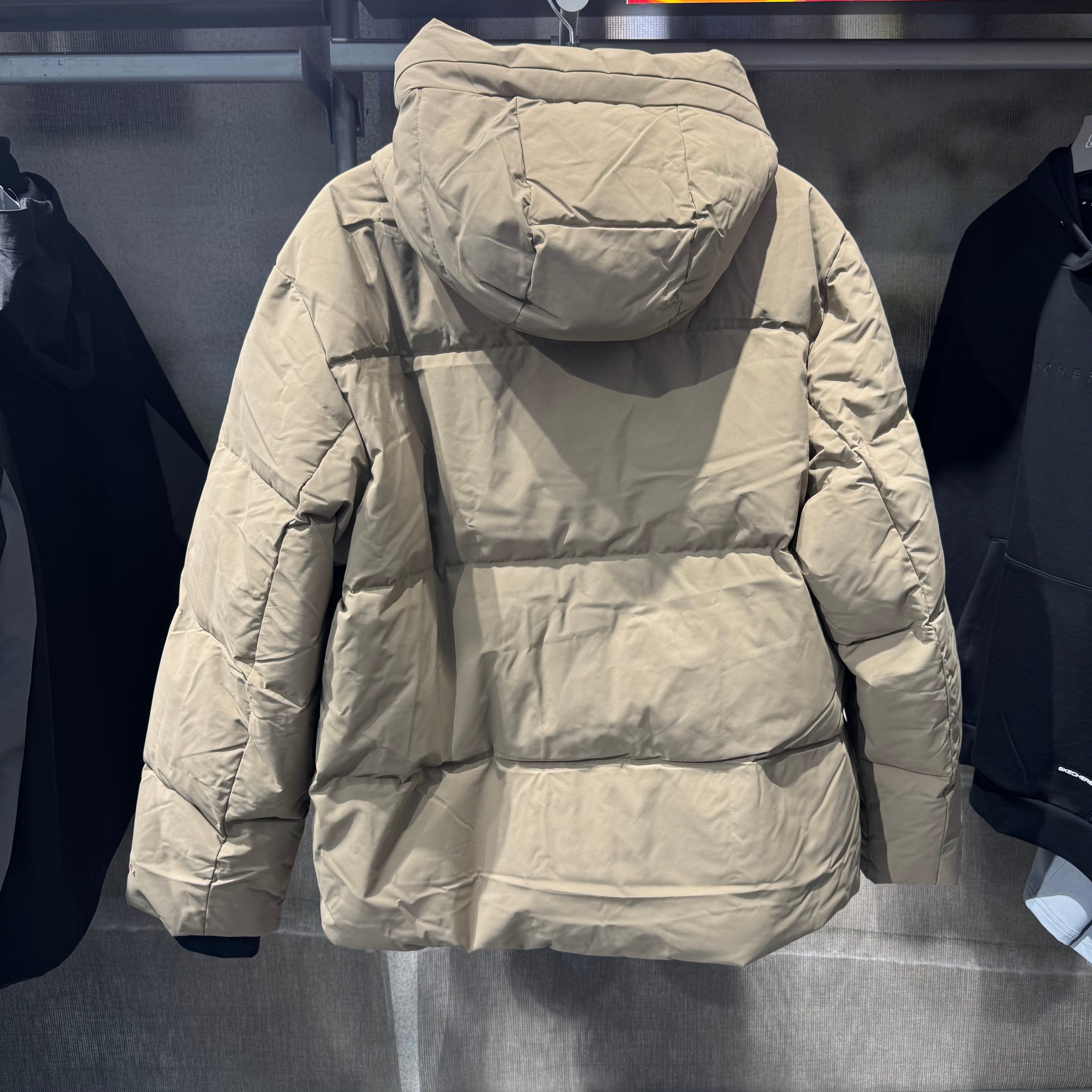 斯凯奇男装2025冬季舒适运动梭织防沾水石墨烯连帽羽绒服P425M034 - 图3