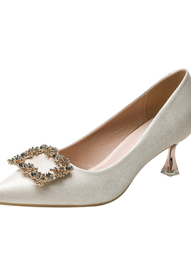 速发华铭衣服样板连衣帽间饰品软装家居衣柜展厅装饰摆件间衣裙