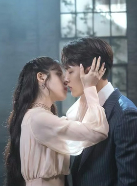 s925银德鲁纳酒店iu李智恩同款项链长款复古绿宝石古典毛衣链女