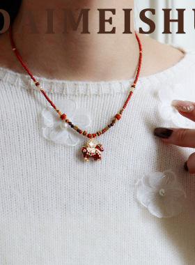 原创马年复古气质红色滴油马上有钱项链轻奢高级感本命年锁骨链