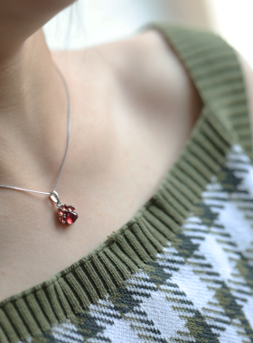 红石榴石猫爪简约锁骨迷你吊坠