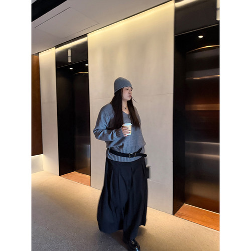 铅笔小鑫大码女装慵懒松弛V领软糯羊毛皮带搭配针织上衣 - 图1