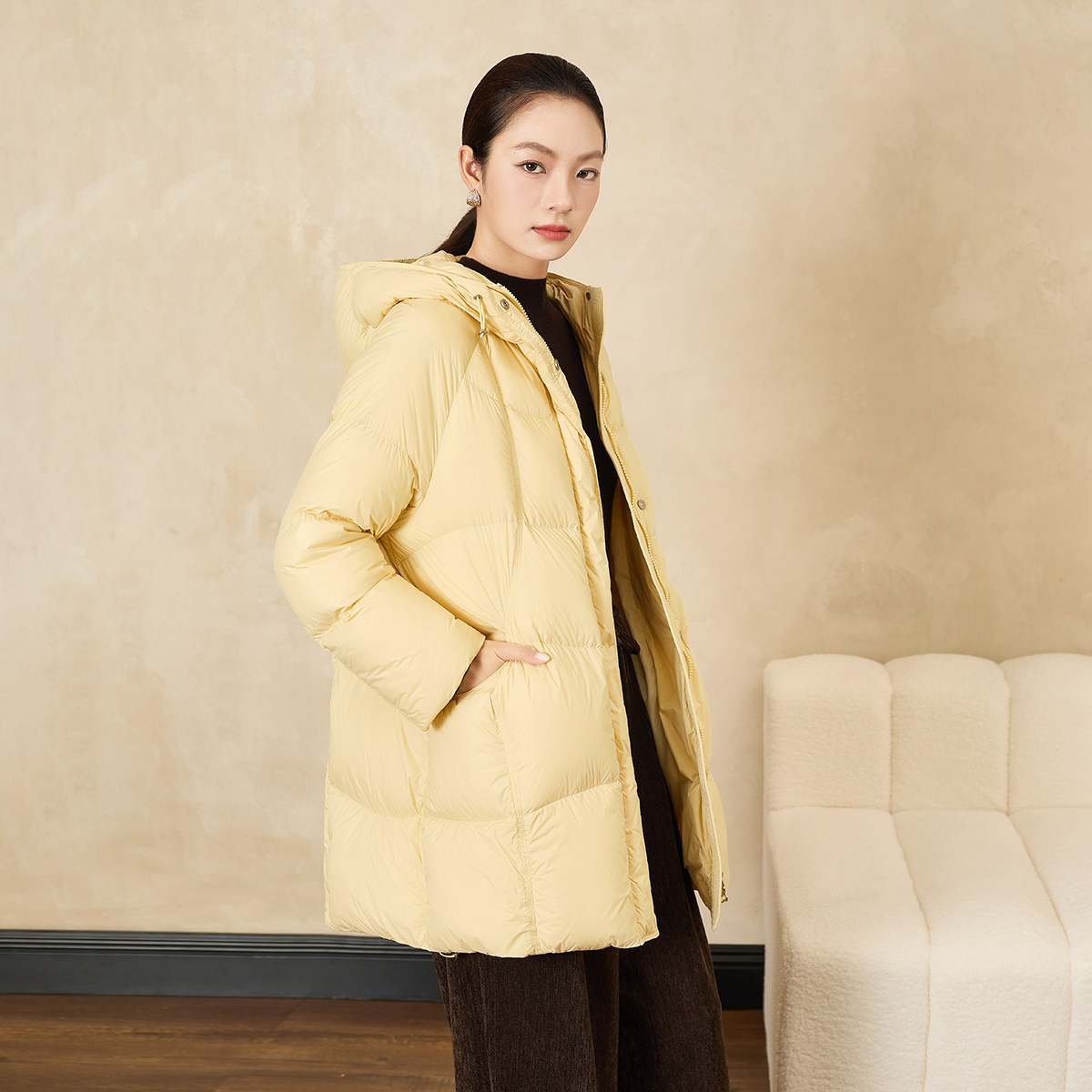 QS秸熙2025冬季新款百搭纯色连帽中长羽绒服宽松廓形感90鸭绒外套,淘宝优惠券,粉丝福利购,淘宝优惠卷