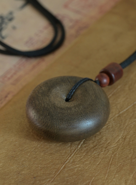 沉香平安扣吊坠自然红木